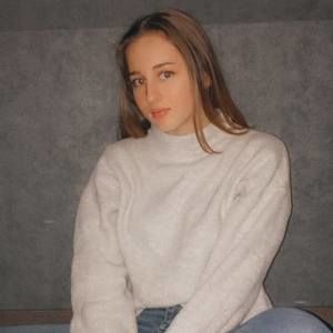 Meet your Posher, Chloé